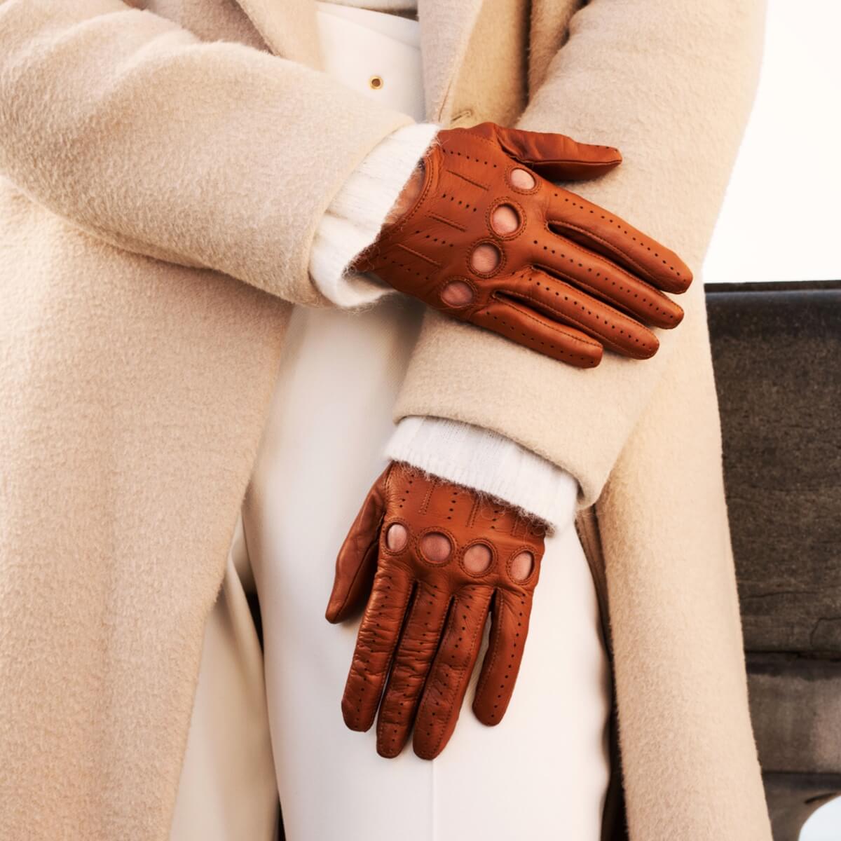 Alessa (cognac) - Classic Italian lambskin leather driving gloves