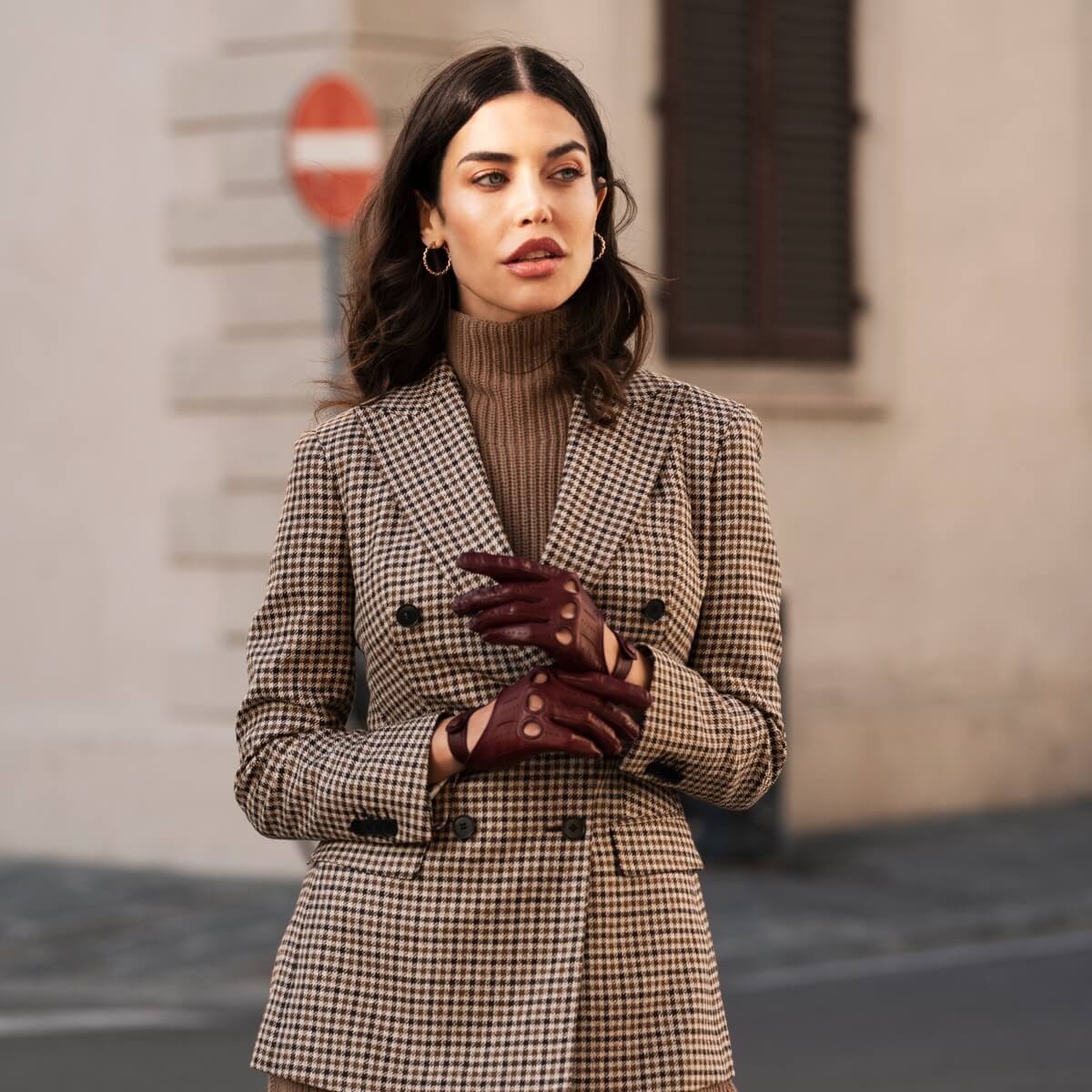Alessa (cordovan) - Classic Italian lambskin leather driving gloves