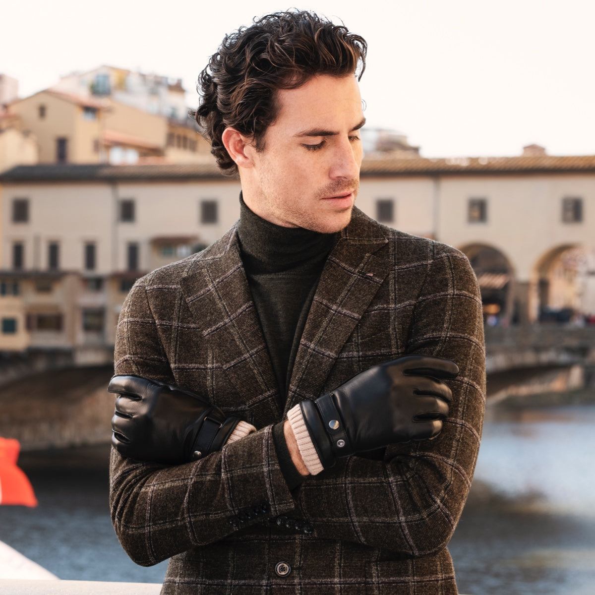 Alonzo (black) - Italian lambskin leather gloves with cashmere lining & touchscreen feature