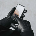 Benjamin (black) – Thick goatskin leather gloves with warm lambswool lining & touchscreen feature 9