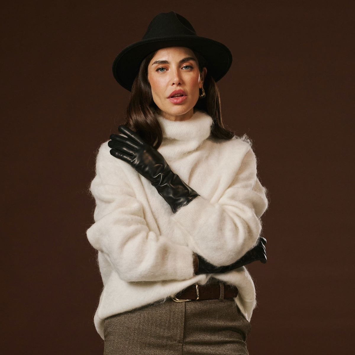 Camilla (black) - Italian long leather winter gloves with luxurious cashmere lining