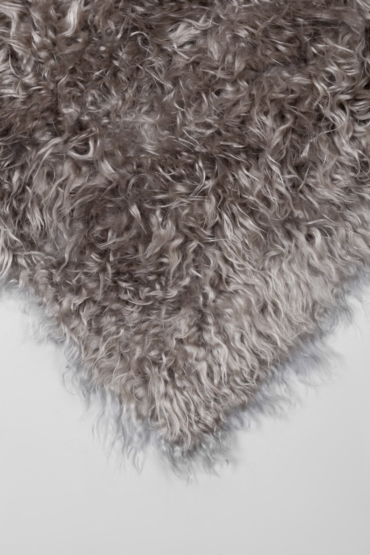 Curly Goatskin Rug – Silver Grey