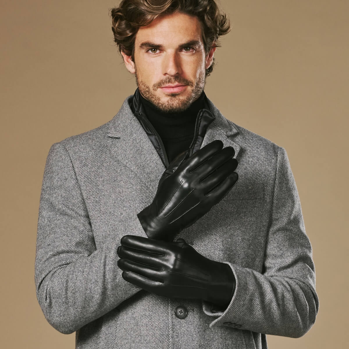 Ezra (black) - Lambskin leather gloves with warm rabbit fur lining and touchscreen feature