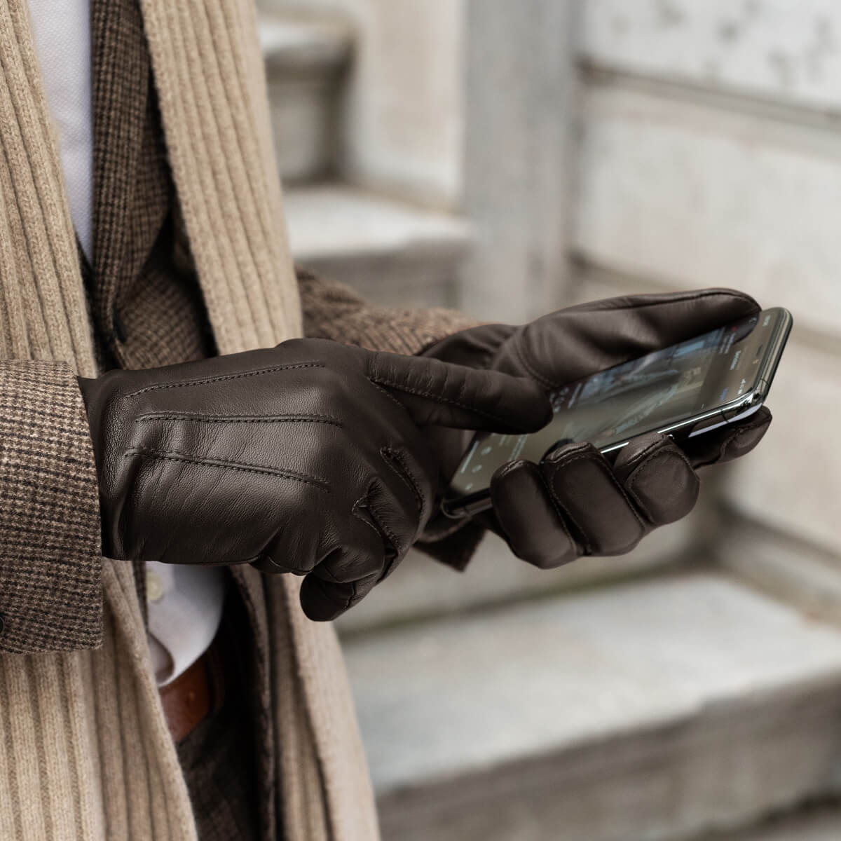 Giovanni (brown) - Classic Italian lambskin leather gloves with cashmere lining & touchscreen feature