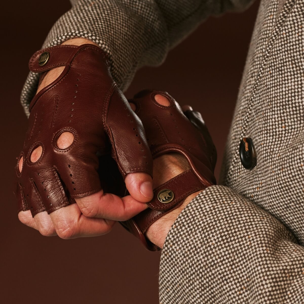 Giuseppe (brown) - Italian lambskin fingerless leather driving gloves