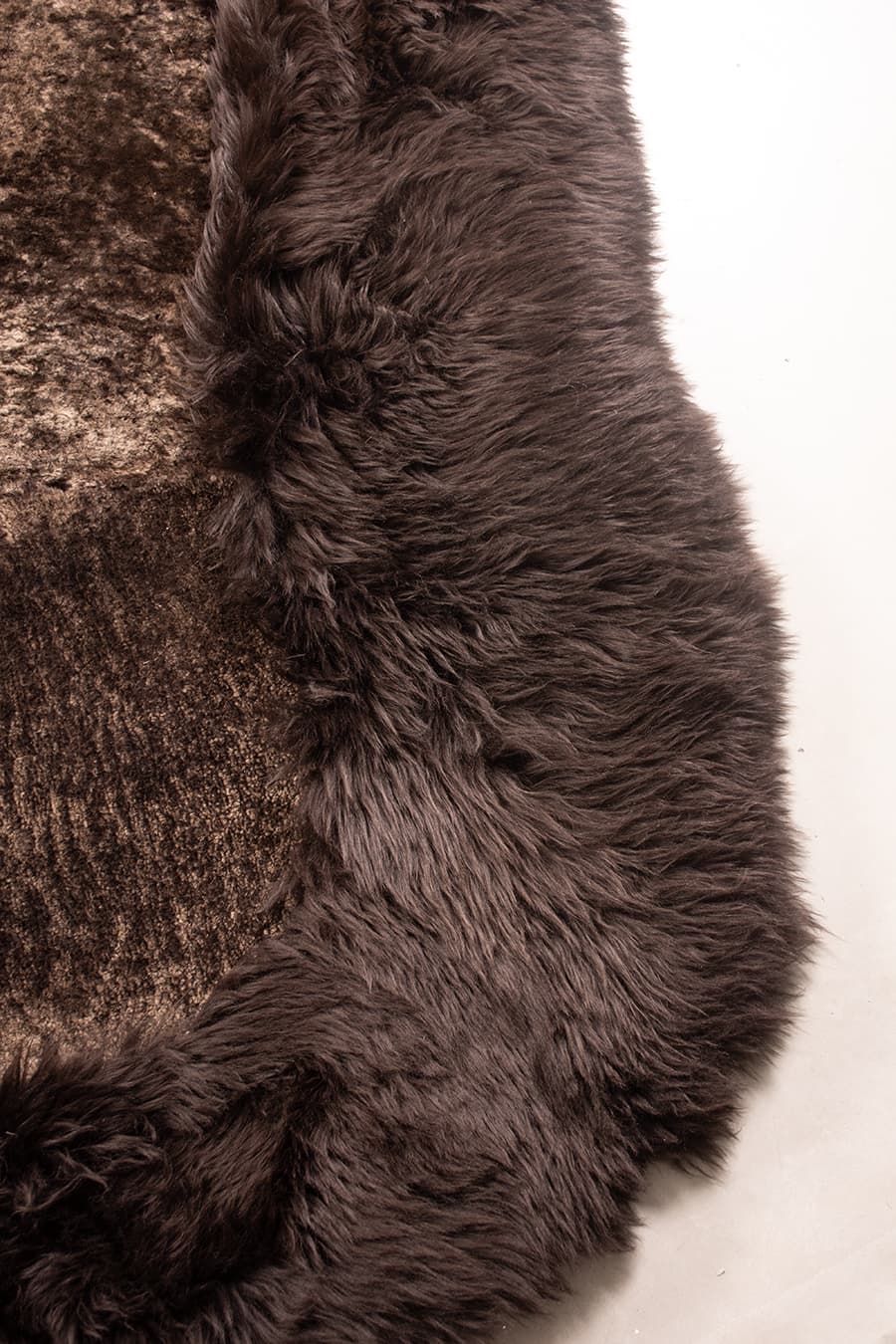 Obelix – Unique Shaped Rug in Natural Shearling – view 10