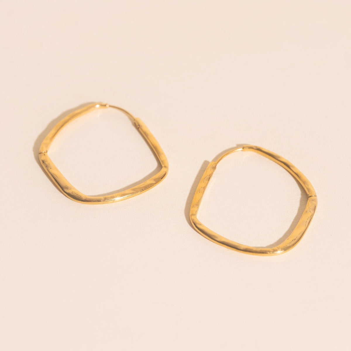 Titanium Hammered Oblong Huggie Hoop Earrings - FeatherTUFF™