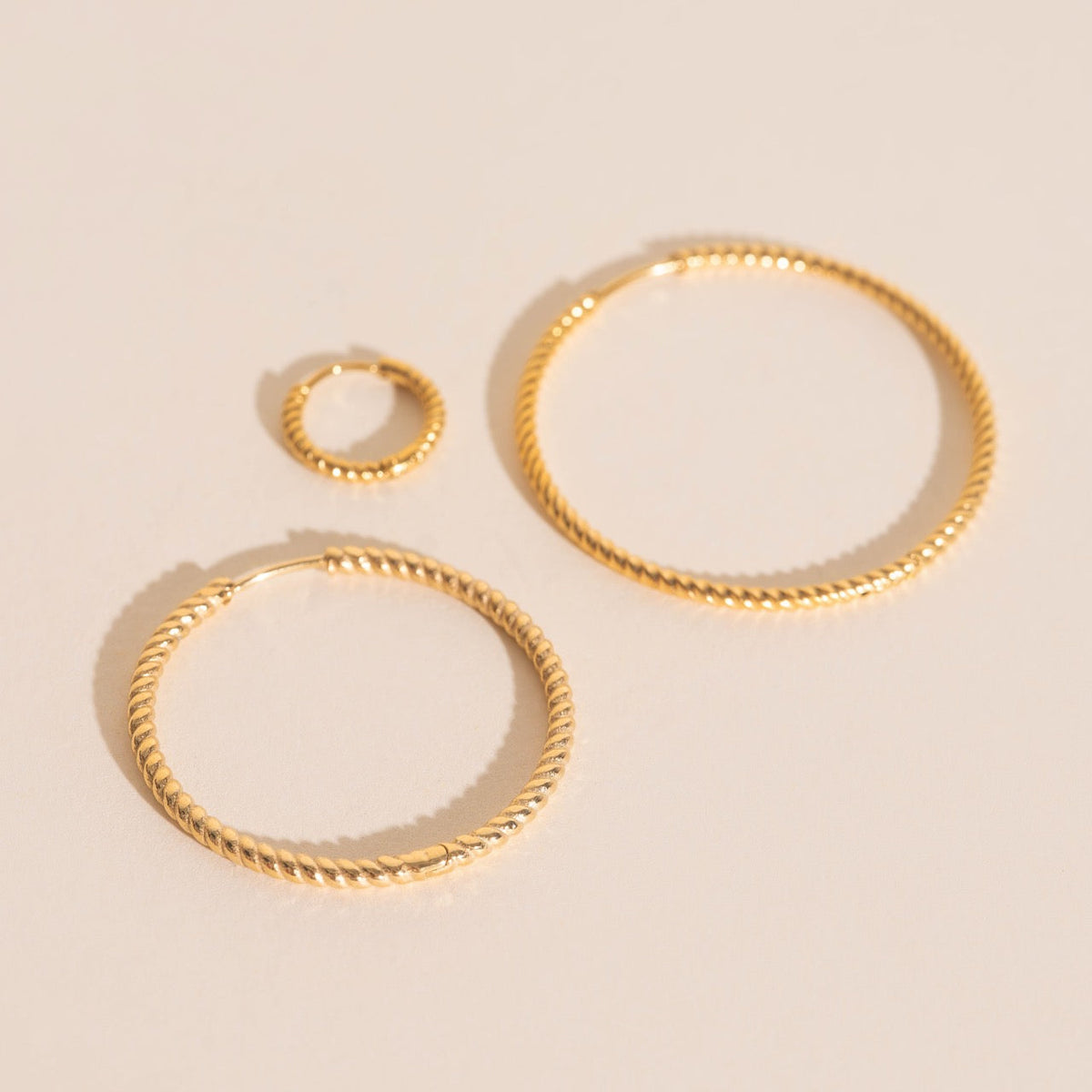 Lasso Rope Rounded Huggie Hoop Earrings