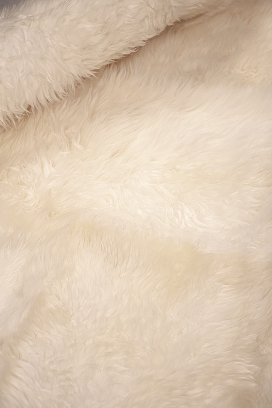 Snow – Long Hair Sheepskin Rug – view 5