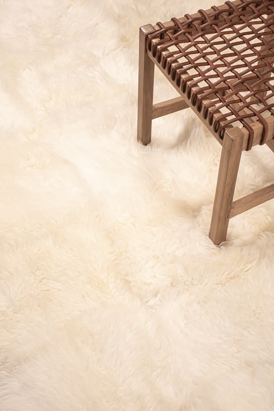 Snow – Long Hair Sheepskin Rug – view 4