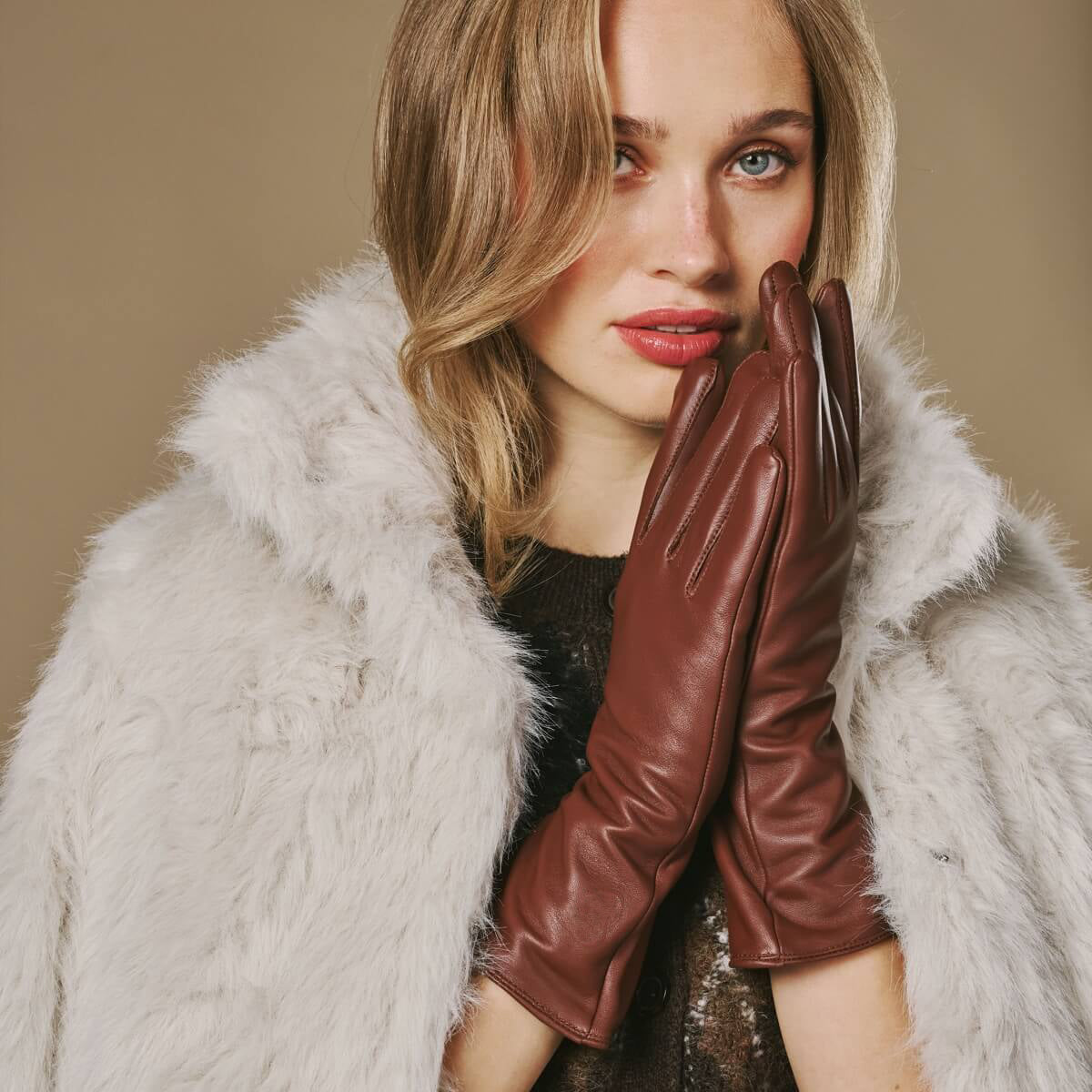 Skylar (brown) – Extra-long sheepskin leather gloves with wool/cashmere lining & touchscreen capability