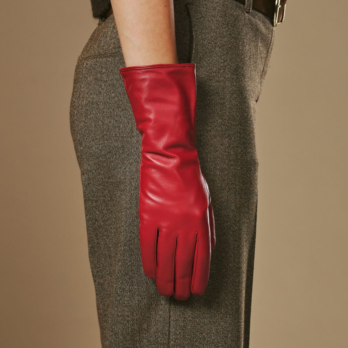 Skylar (red) – Extra-long sheepskin leather gloves with wool/cashmere lining & touchscreen capability