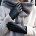 Stella (black) – Sheepskin leather gloves with ultra-warm fleece lining & touchscreen functionality 4