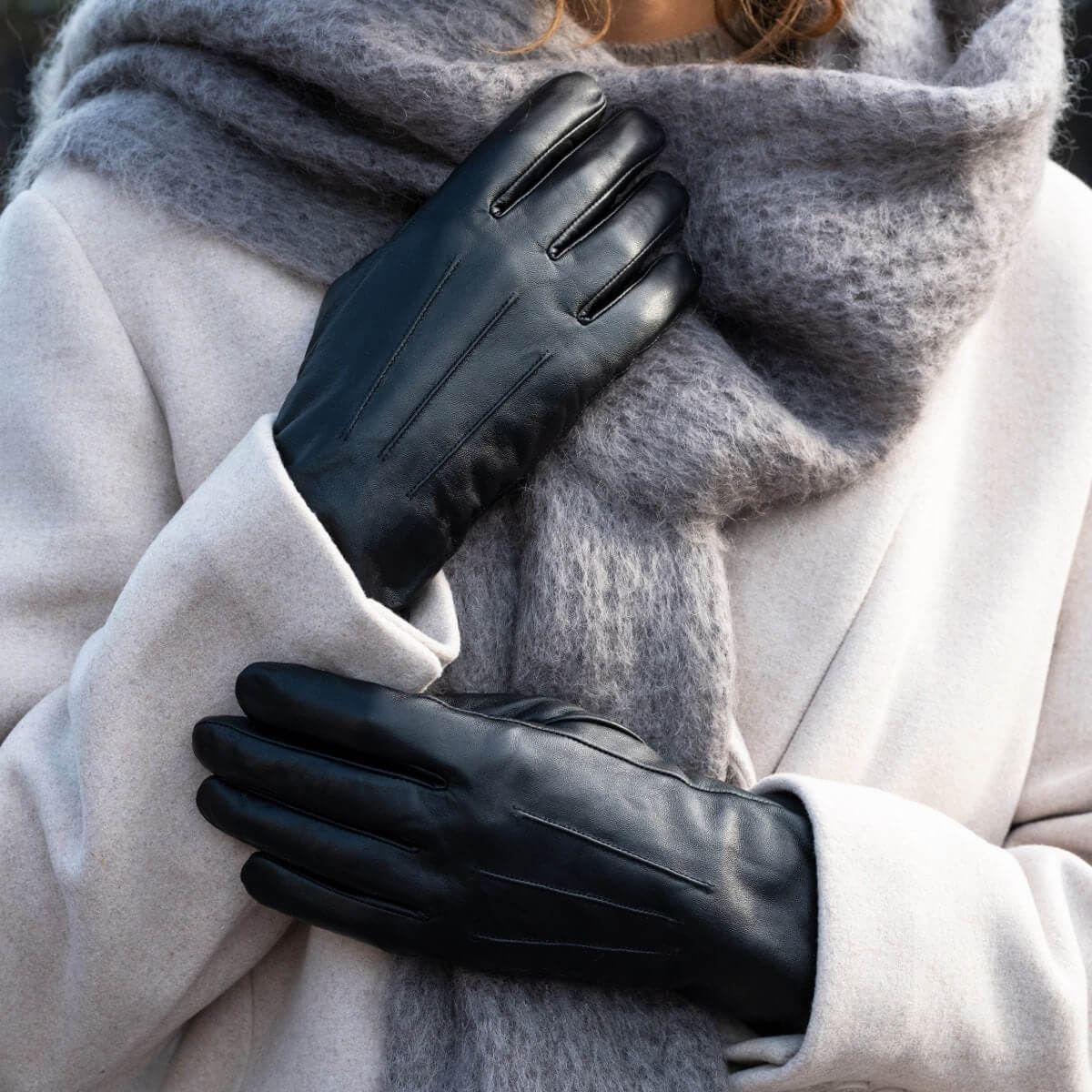 Stella (black) – Sheepskin leather gloves with ultra-warm fleece lining & touchscreen functionality