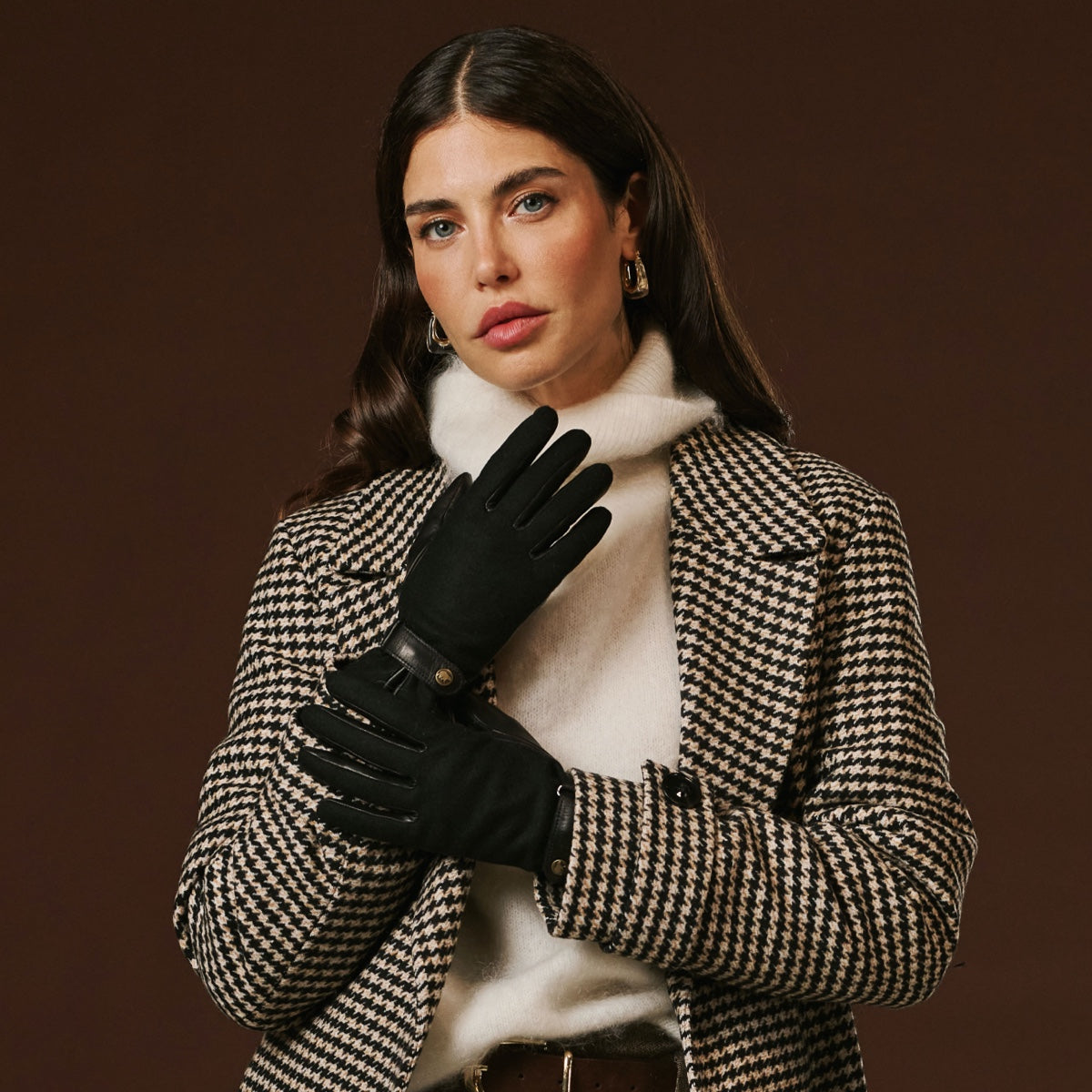Violetta (black) - Italian tweed women's gloves with touchscreen capability and adjustable snap button