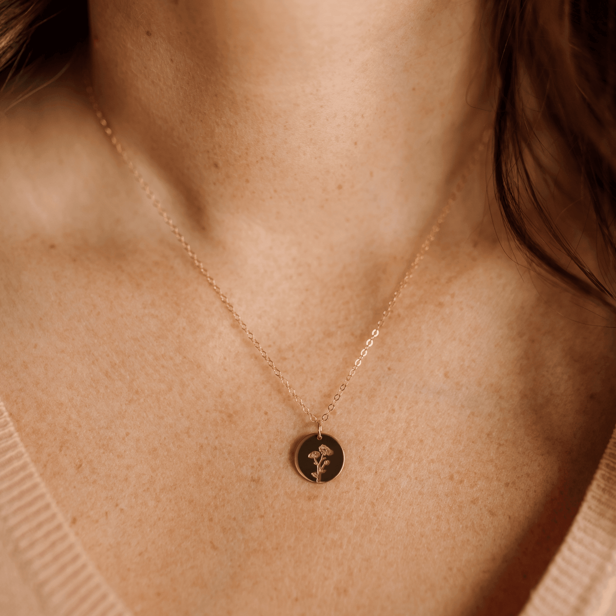 April Birth Flower Necklace • Daisy