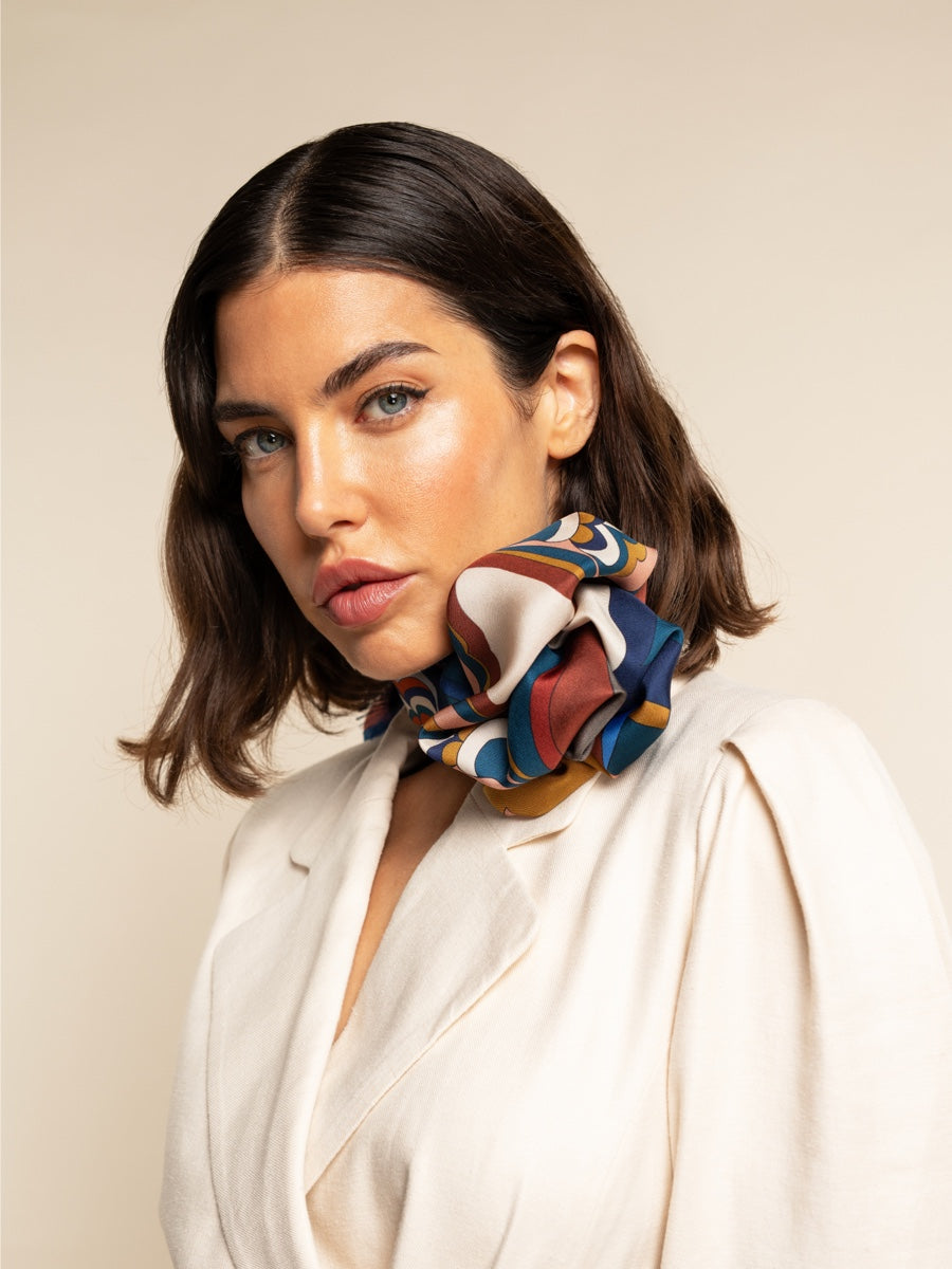 Giorgia (blue/red) - Italian soft and lightweight foulard made from pure silk