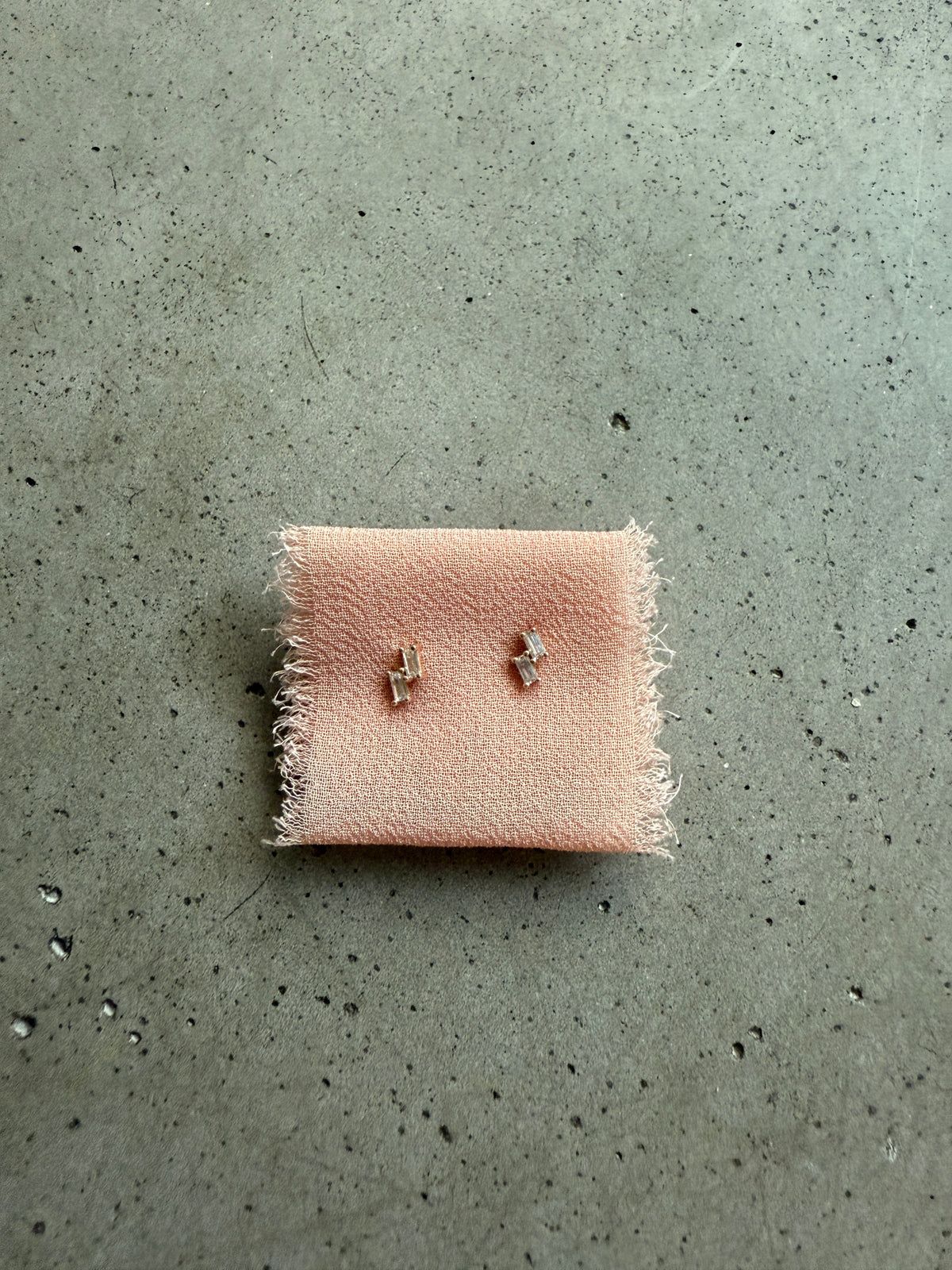 THE BAGUETTE EDIT STUDS 14KT YELLOW GOLD