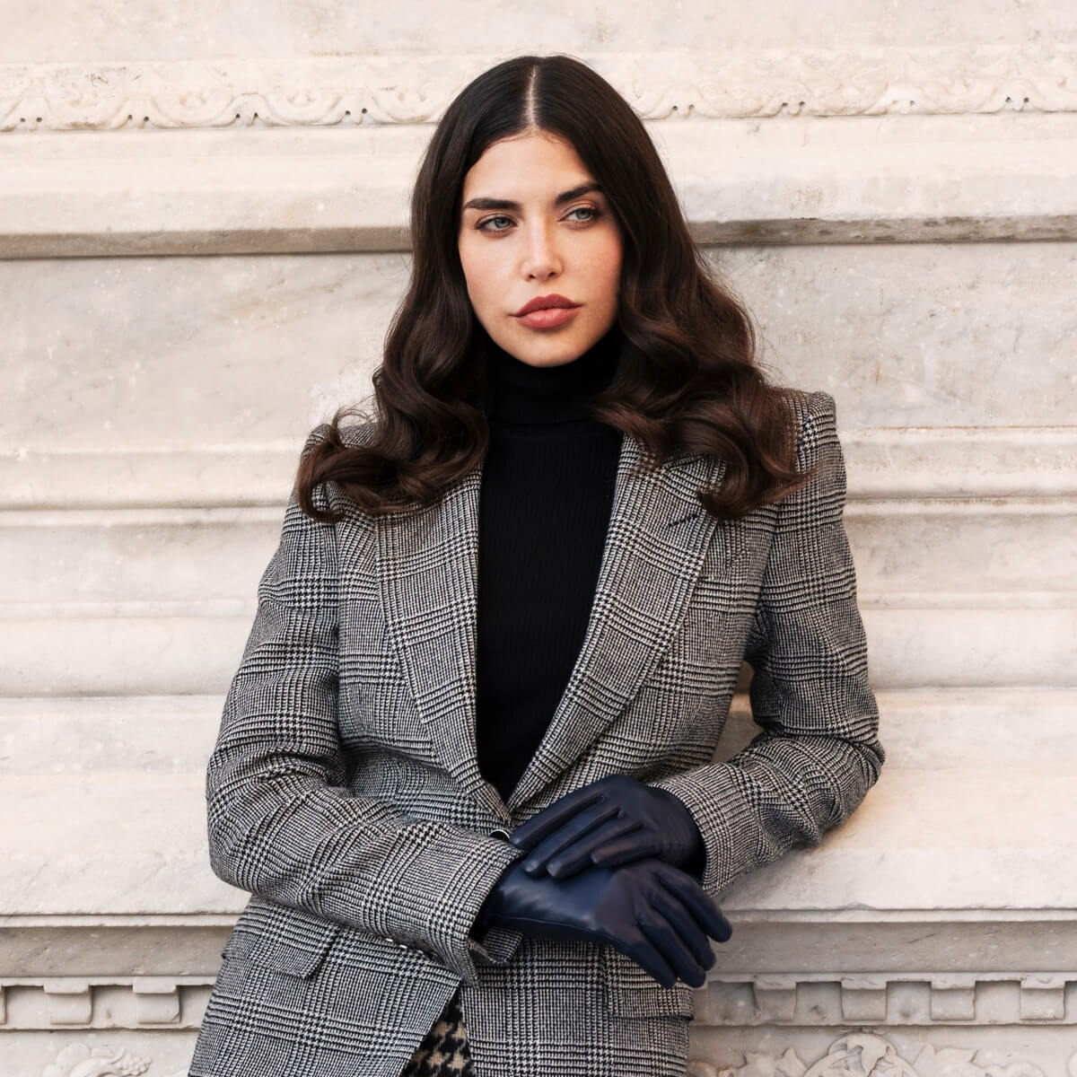 Isabella (navy) - Italian lambskin leather gloves with cashmere lining & touchscreen feature