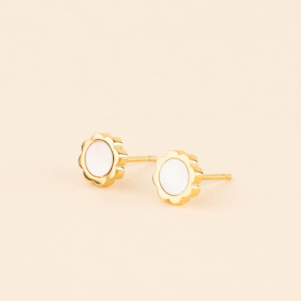 Pearl Shell Flower Stud Earrings