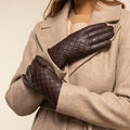 Selena (brown) – Sheepskin leather gloves with diamond pattern and touchscreen feature 7