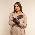 Selena (brown) – Sheepskin leather gloves with diamond pattern and touchscreen feature 4