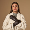 Stella (dark brown) – Sheepskin leather gloves with ultra-warm fleece lining & touchscreen functionality 4