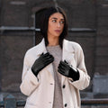 Zoey (black) – Sheepskin leather gloves with warm wool/cashmere lining & touchscreen function 6