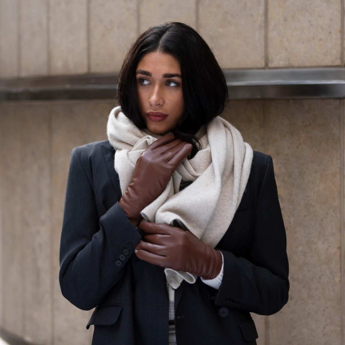 Zoey (brown) – Sheepskin leather gloves with warm wool/cashmere lining & touchscreen function