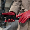 Zoey (red) – Sheepskin leather gloves with warm wool/cashmere lining & touchscreen function 4