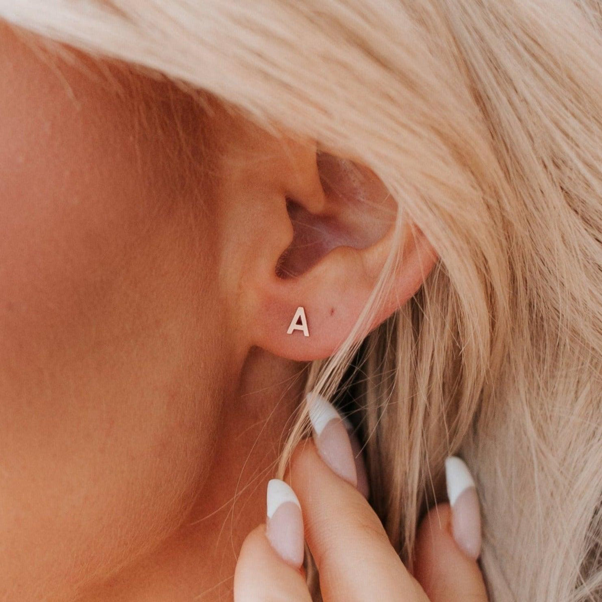 Ava Initial Stud • Single