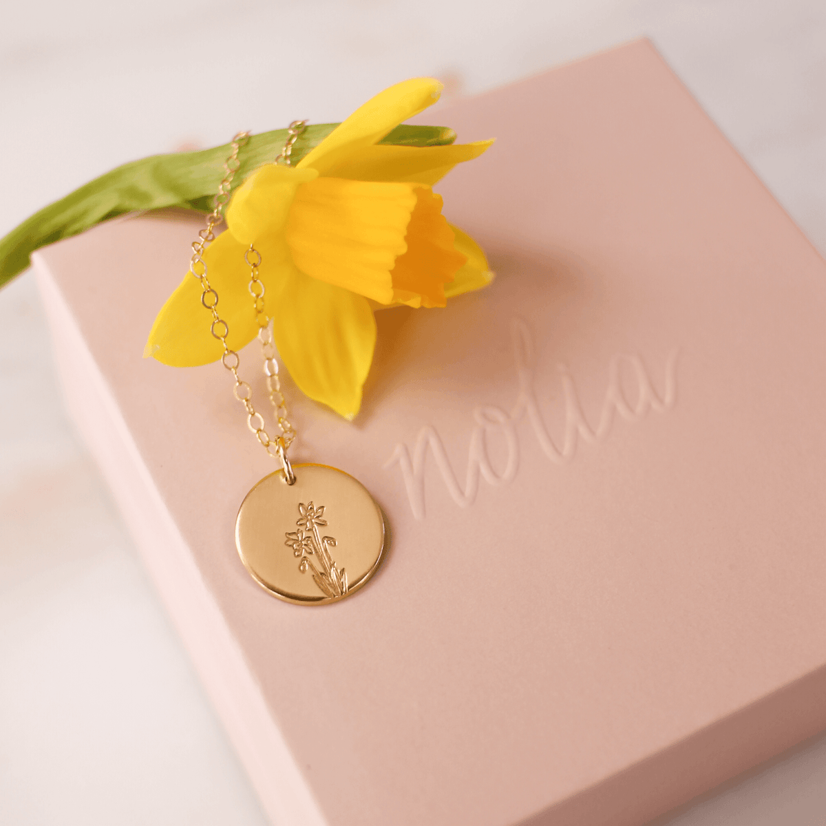 April Birth Flower Necklace • Daisy